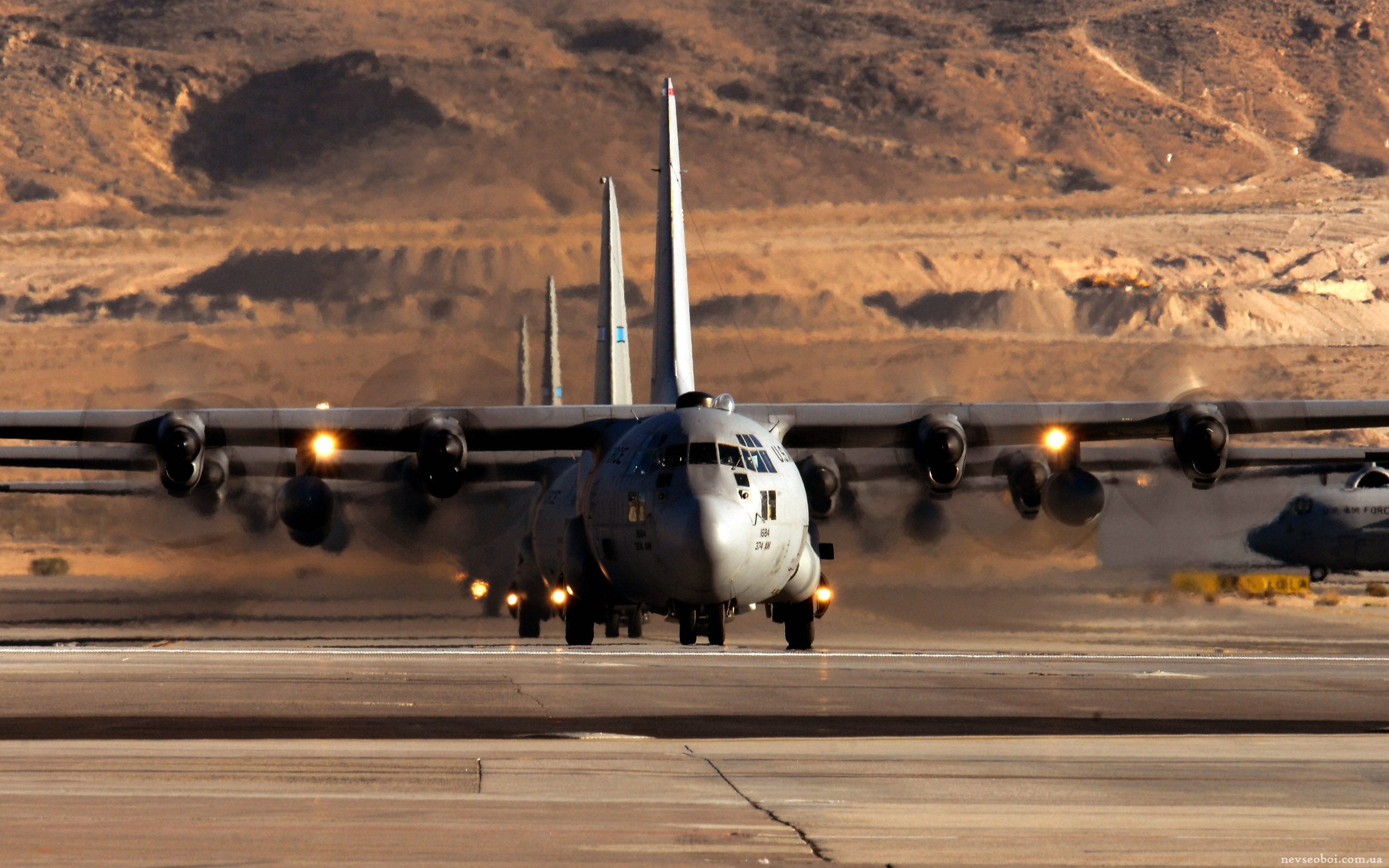 C 130 50. Самолет Hercules c130. C-130 Hercules. Самолёт Lockheed c-130 Hercules. Lockheed c-130 Hercules боевой.