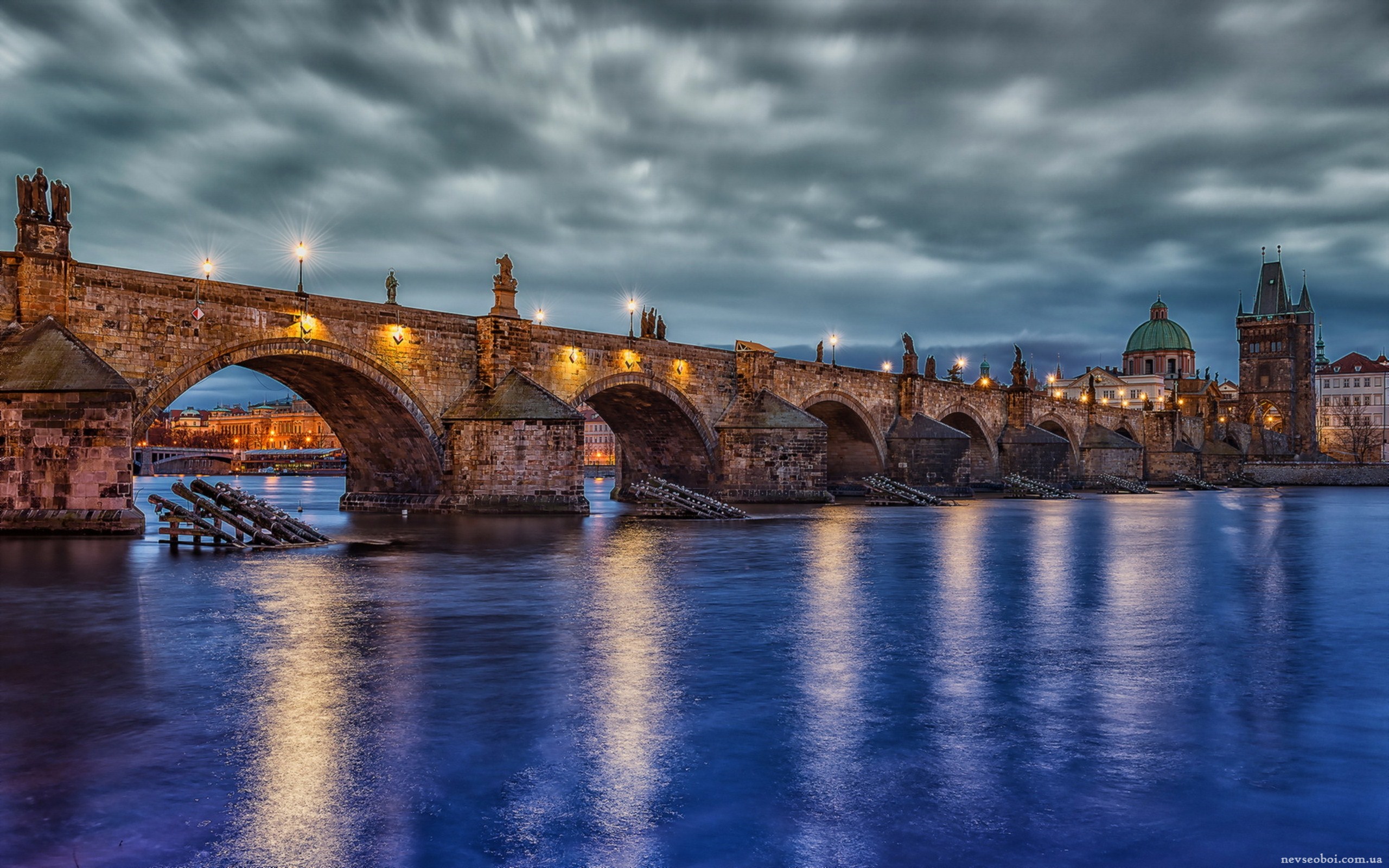 Most v. Карлов мост. Чехия Прага Карлов мост. Прага город Карлов мост. Карлов мост через реку Влтаву.